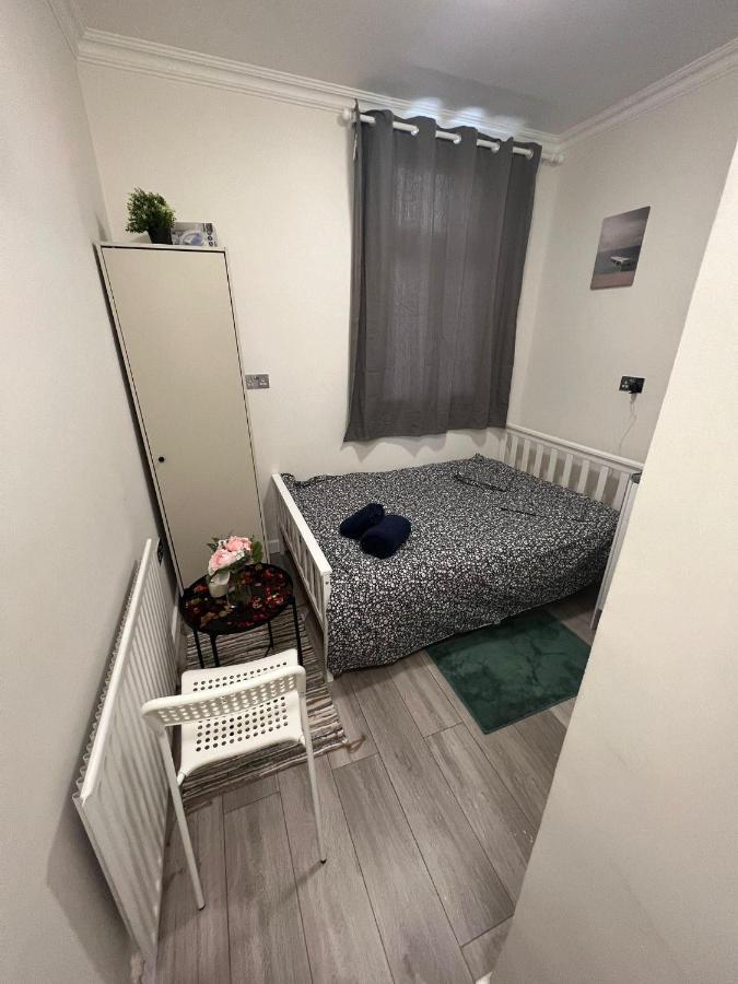 Lovely Apartment Close To Acton Central Station ロンドン エクステリア 写真