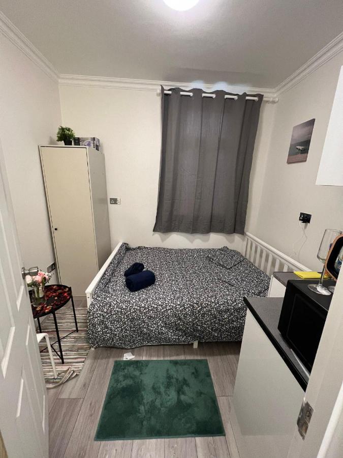 Lovely Apartment Close To Acton Central Station ロンドン エクステリア 写真