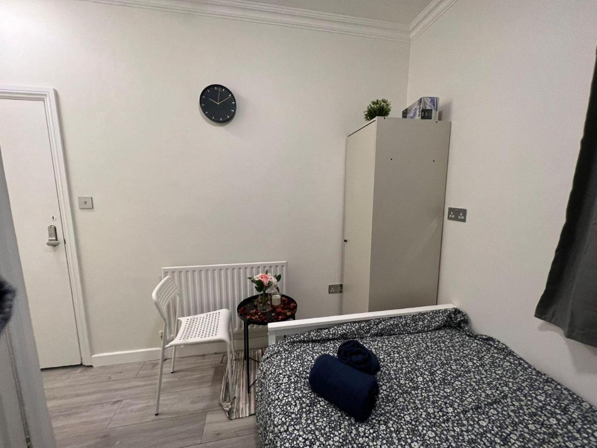Lovely Apartment Close To Acton Central Station ロンドン エクステリア 写真